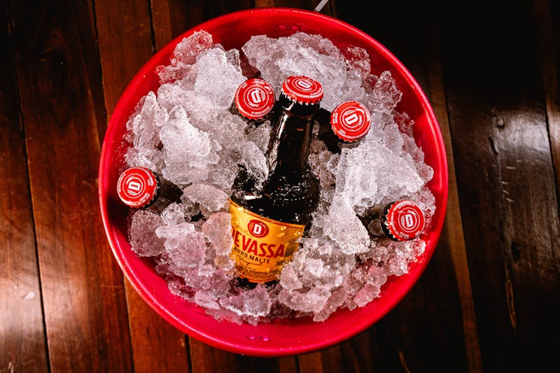 Soft drinks and fountain beverages with ice